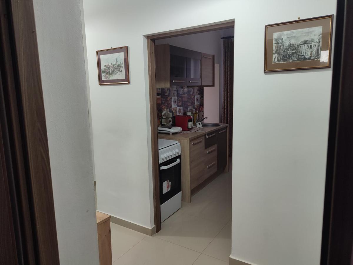 Lovely 1 Bedroom Apartment In City Centre, Sleeps 4 ! 투르다 외부 사진