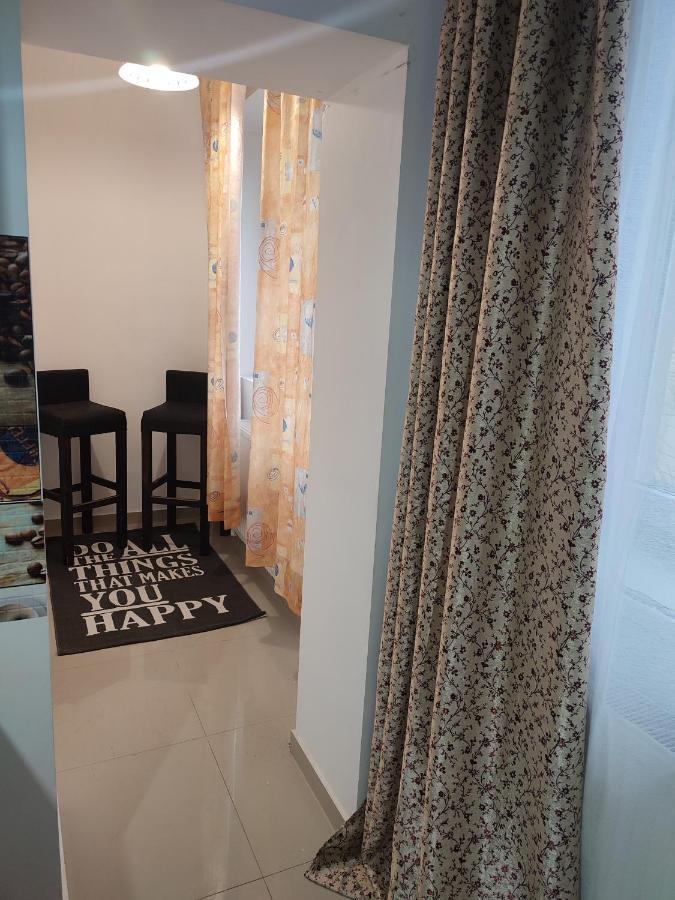 Lovely 1 Bedroom Apartment In City Centre, Sleeps 4 ! 투르다 외부 사진