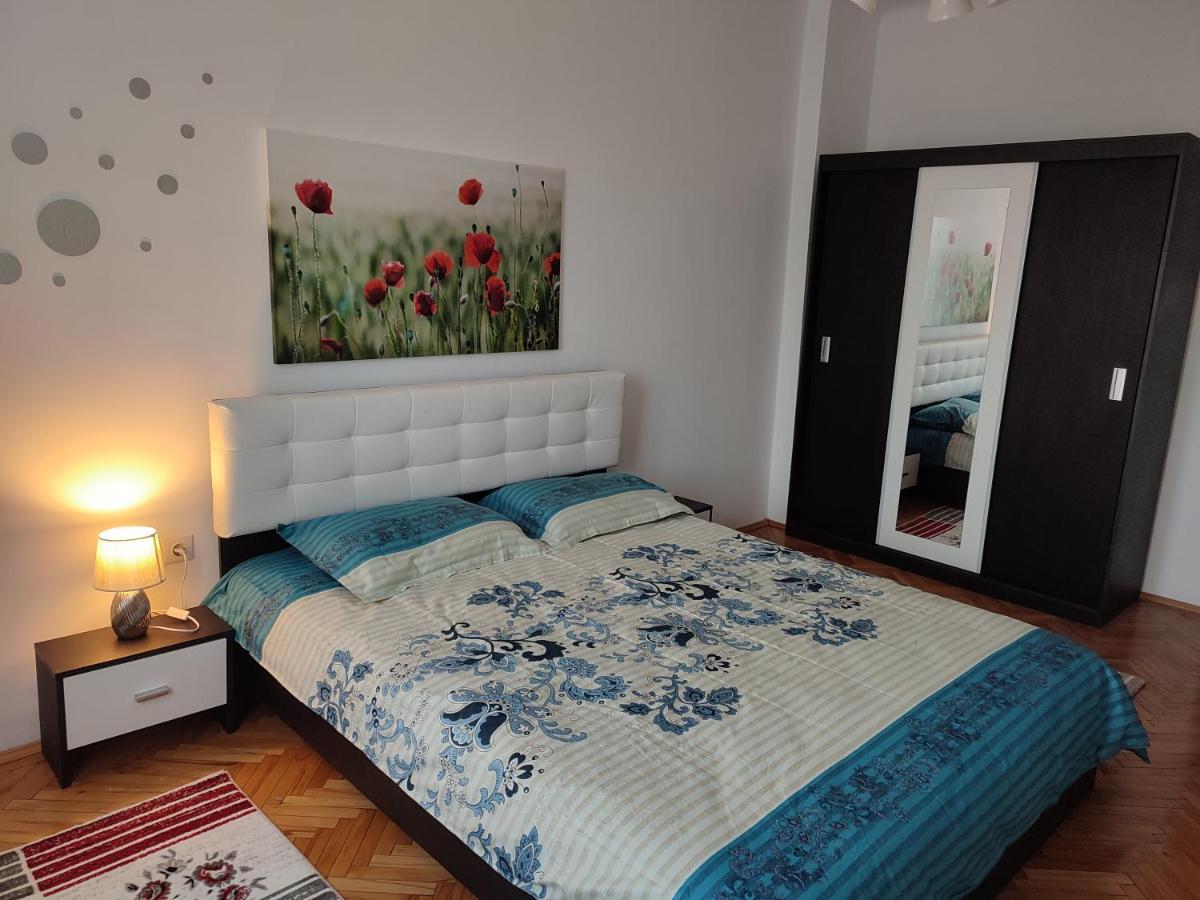 Lovely 1 Bedroom Apartment In City Centre, Sleeps 4 ! 투르다 외부 사진