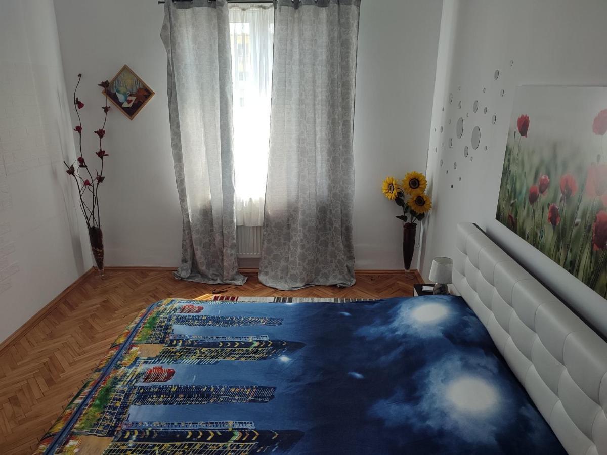 Lovely 1 Bedroom Apartment In City Centre, Sleeps 4 ! 투르다 외부 사진