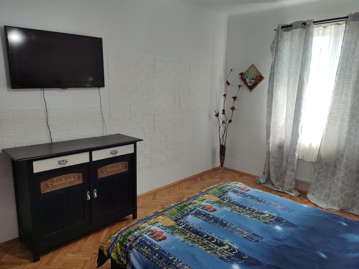 Lovely 1 Bedroom Apartment In City Centre, Sleeps 4 ! 투르다 외부 사진