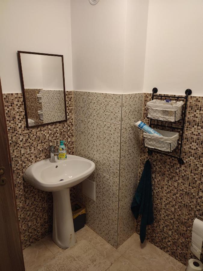 Lovely 1 Bedroom Apartment In City Centre, Sleeps 4 ! 투르다 외부 사진