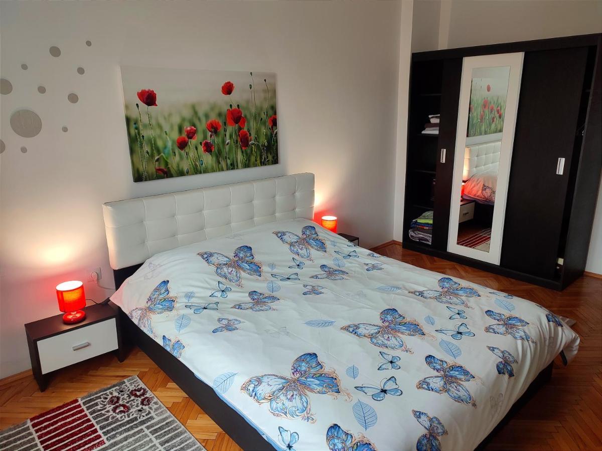 Lovely 1 Bedroom Apartment In City Centre, Sleeps 4 ! 투르다 외부 사진