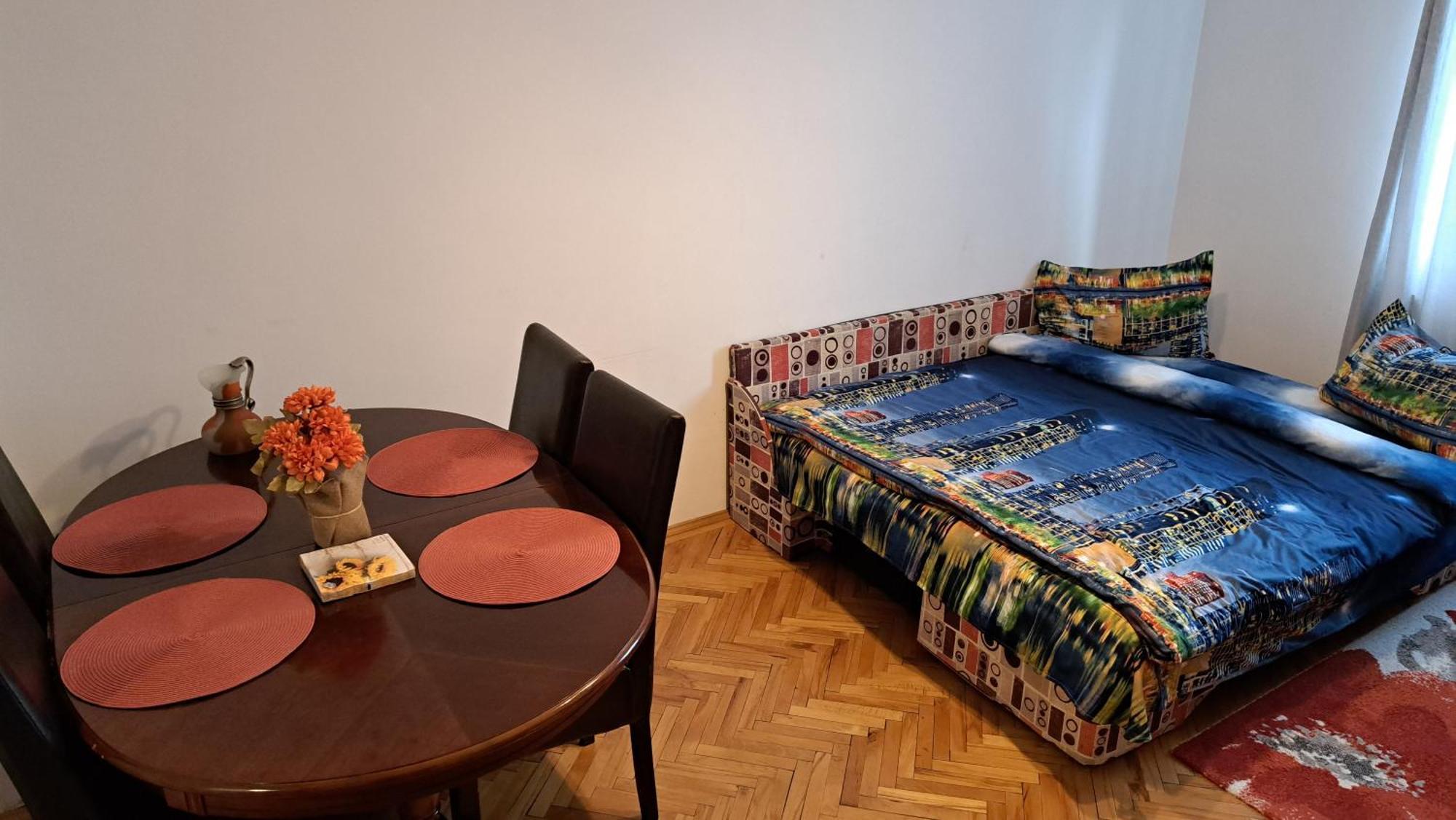Lovely 1 Bedroom Apartment In City Centre, Sleeps 4 ! 투르다 외부 사진